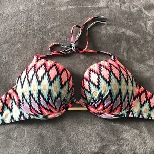 NWOT VS Bombshell Add 2 Cups Swim Top